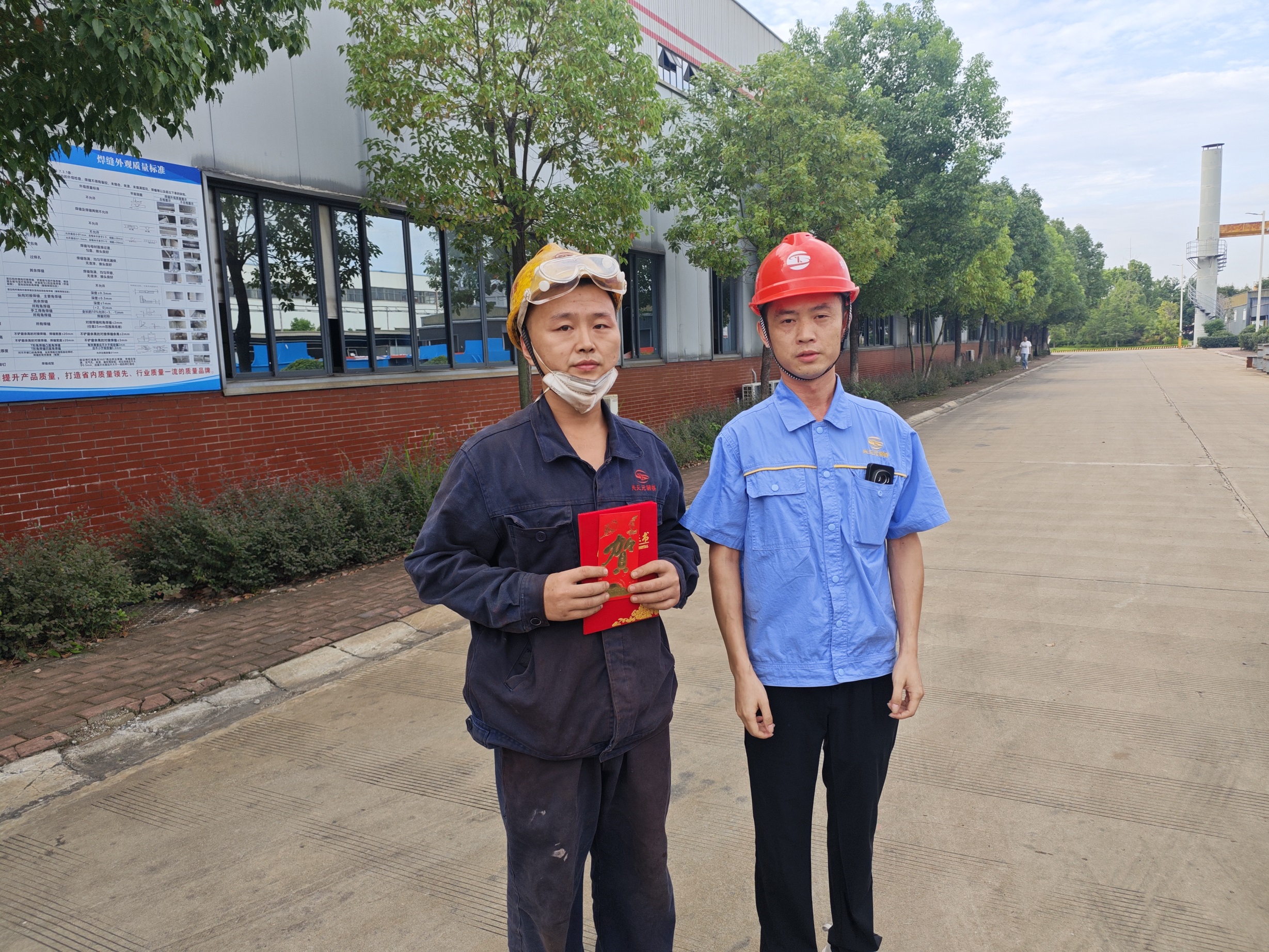 堅(jiān)守一線(xiàn)鑄匠心，勇?lián)姑@擔(dān)當(dāng)